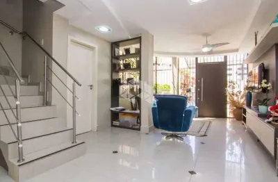 Casa à venda, 4 dormitórios sendo 1 suíte, piscina, 2 vagas, bairro cristal, zona sul.