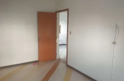 Apartamento com 2 dormitórios/quarto  desocupado no jardim leopoldina próximo a padaria colonial e super mercados nacional, e max center