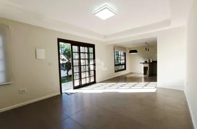 Casa à venda, 3 quartos, 2 suítes, salão de festas espaço gourmet, garagem fechada, pátio, shopping iguatemi, três figueiras.