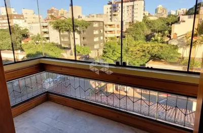 Maravilhosa cobertura duplex na portugal, com vista perene, rodeada de prédios baixos.