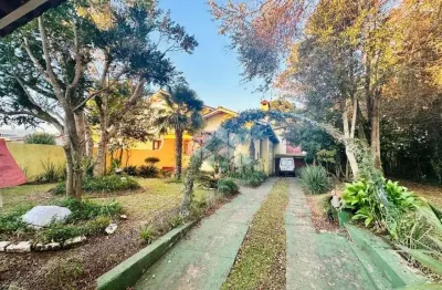 Casa com 4 dormitórios e 3 vagas de garagem no centro de vacaria/rs