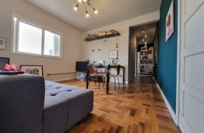 Apartamento à venda 78m² privativos, com 2 quartos, elevador, sacada, vista, no bairro floresta, porto alegre/rs
