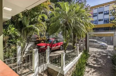 Casa à venda, 236 m² privativos, 5 quartos, 3 vagas cobertas, no bairro higienópolis, porto alegre/rs