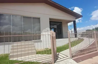 Casa de dois pisos com elevador e 2 salas comerciais próxima ao centro de vacaria!