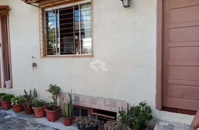 Excelente terreno de 500 metros quadrados com duas casas, pátio e canil