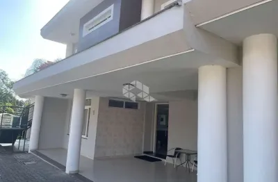 Casa condomínio fechado (03) dormitórios/quartos suítes 2 vagas no bairro tristeza