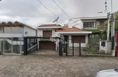Espetacular casa com 530m² no bairro higienópolis, perto pastor dohms e sogipa