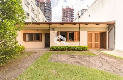 Casa comercial ou residencial à venda na pedro ivo, bairro mont serrat.