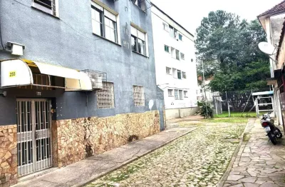 Apartamento 2 quartos, segundo andar na tapiaçú em porto alegre
