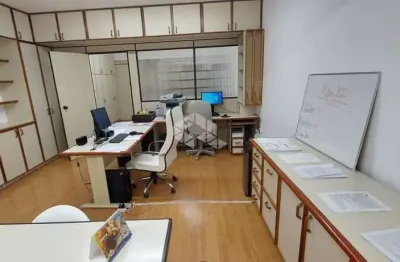 Sala comercial com 1 vaga de garagem em excelente ponto de localizaçao no bairro são joão.