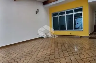 Um belo sobrado a venda com,  3 dormitórios, sendo 1( uma )suíte, com garagem para 2 (dois) carros.