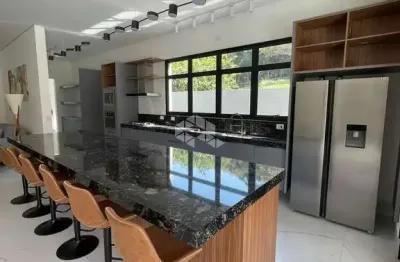 Casa terrea com piscina a venda dentro de condominio em atibaia