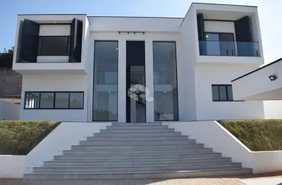 Linda casa em condomínio, 800m² de terreno, 305m² construídos para vender por r$ 2.500.000