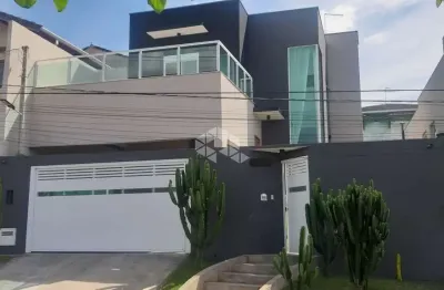 Linda casa com vista para pedra grande, 200m² construídos, 3 suítes, para vender por r$ 1.300.000,00!