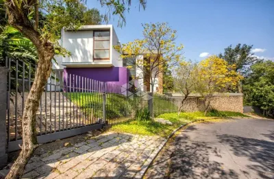 Linda casa, com 400m² construídos no coração da cidade, 3 suítes, para vender por r$ 1.700.000,00!