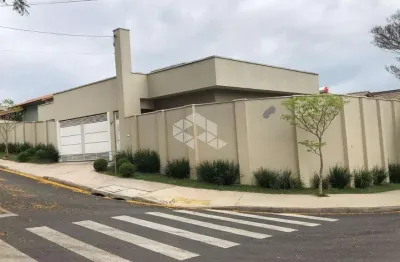 Linda casa térrea, 385m² de terreno, 3 suítes, excelente localização, para vender por r$ 1.160.000,00 !