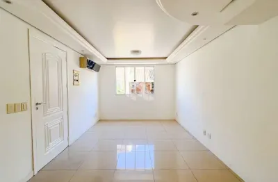 Casa em condomínio com 2 vagas de garagem no bairro humaitá em porto alegre