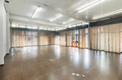 Barracão / Galpão / Depósito à venda na Avenida Cairu, 581, Navegantes, Porto Alegre