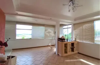 Casa 4 dormitórios e 5 vagas de garagem, semimobiliada, churrasqueira, sacada e terraço no bairro jardim floresta, porto alegre.