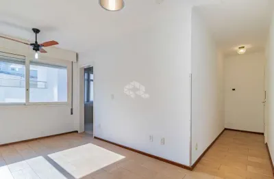 Apartamento 1 dormitório, sacada, living, cozinha, banheiro no bairro cristo redentor