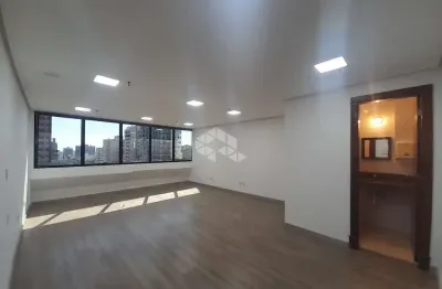Sala comercial, reformada, elevador no bairro mont serrat, em porto alegre