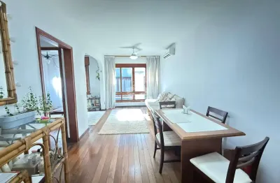 Apartamento de 2 dormitórios e 1 vaga de garagem, localizado no bairro Auxiliadora, em Porto Alegre.