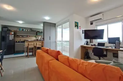 Apartamento 2 dormitorios, transformado em 1 com living estendido, sendo 1 suíte,  no bairrro humaita, em porto alegre