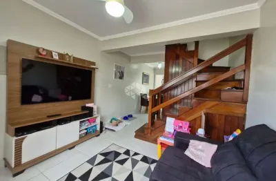 Casa em condomínio 2 dormitórios, semimobiliada,1 vaga de garagem, no bairro humaitá