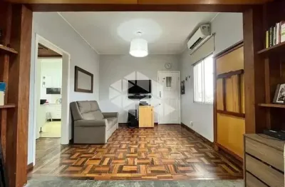 Apartamento 2 Dormitórios,  1 Vaga de garagem no bairro Navegantes, em Porto Alegre.