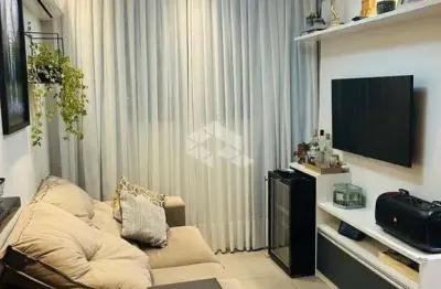 Apartamento de 2 dormitórios, elevador, infraestrutura completa de condomínio com churrasqueira e 1 vaga de garagem no bairro humaitá, em porto alegre