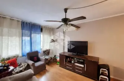 Apartamento de 2 dormitórios, no bairro Floresta, em Porto Alegre.