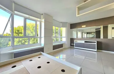 Apartamento com 1 suíte e 1 vaga de garagem coberta à venda no centro histórico de porto alegre