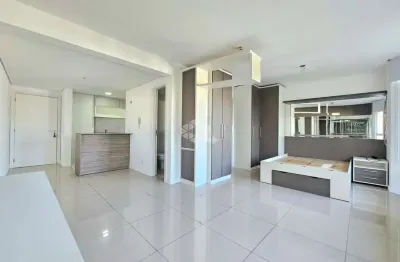 Apartamento com 1 suíte e 1 vaga de garagem coberta à venda no centro histórico de porto alegre