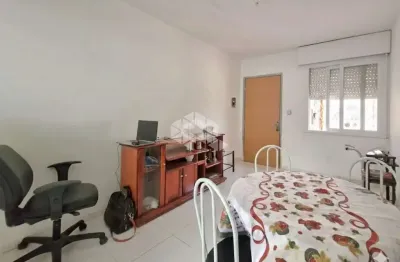 Apartamento 2 dormitórios  no bairro Humaitá, em Porto Alegre.