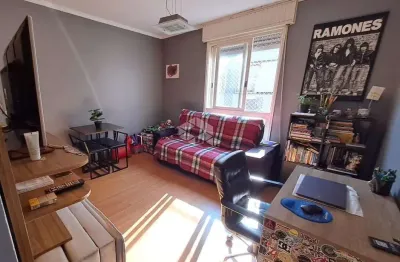 Apartamento 1 dormitório, reformado, semimobiliado e 1 vaga de garagem no bairro passo dareia, em porto alegre.
