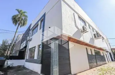 Prédio comercial, no bairro navegantes, em porto alegre.