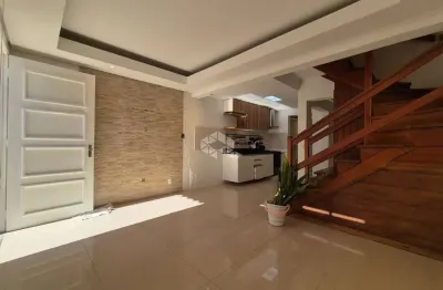 Casa em condomínio com 3 dormitórios e 1 vaga de garagem, no bairro humaitá, em porto alegre.