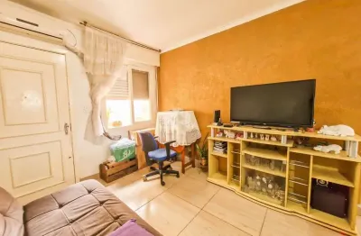 Apartamento de 2 dormitórios, no bairro humaitá, em porto alegre.