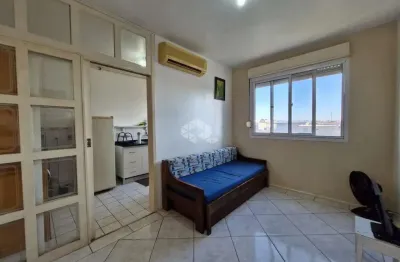 Apartamento de 1 dormitório com vaga de garagem, no bairro humaitá, em porto alegre.