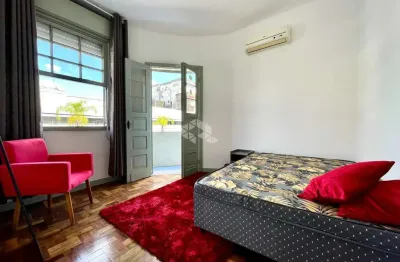 Apartamento de 4 dormitórios, no bairro São Geraldo, em Porto Alegre.
