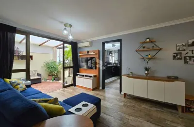 Apartamento Garden de 2 dormitórios e 1 vaga de garagem, no bairro Passo da Areia, em Porto Alegre.