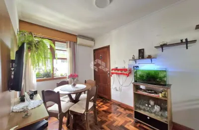 Apartamento de 2 dormitórios, no bairro Passo da areia, em Porto Alegre.