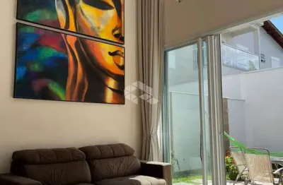 Casa moderna com 4 suítes no campeche - florianópolis/sc | conforto e sofisticação