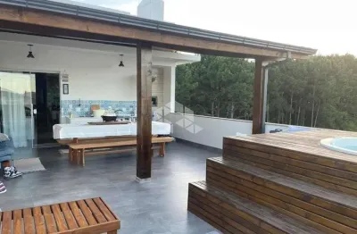Cobertura com 3 quartos nos ingleses do rio vermelho - florianópolis /sc