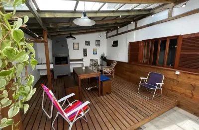 Casa com 2 dormitórios, semi mobiliada em são joão do rio vermelho - florianópolis sc