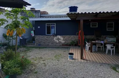 Casa à venda na serraria - são josé/sc | 2 quartos, terreno e áreas cobertas