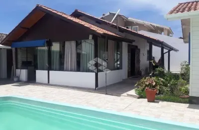 Casa à venda em ingleses do rio vermelho - florianópolis/sc | 2 quartos, suíte, piscina e segunda casa no terreno