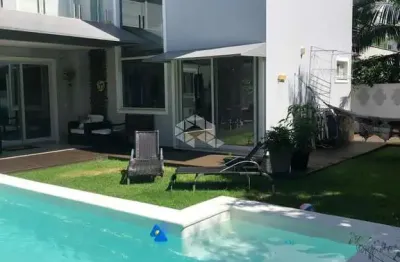 Casa 5 suítes ,600 metros da praia ,cachoeira do bom jesus. florianópolis/sc
