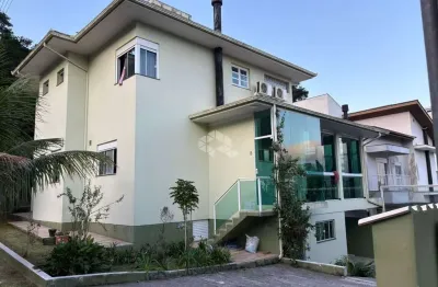 Casa de 3 quartos com suíte no bairro carvoeira - florianópolis/sc