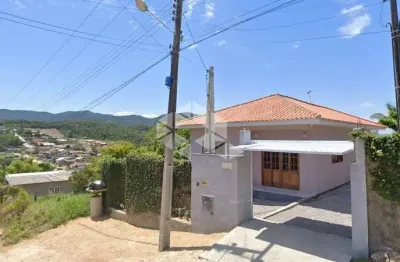 Casa de 3 quartos com amplo terreno e piscina em tijuquinhas - biguaçu/sc